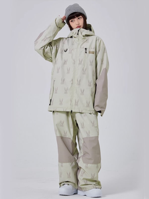 Women’s snow rabbit freeride baggy snowsuit by Les Odettes, featuring a cozy, stylish snowboard suit with a playful snow rabbit design.