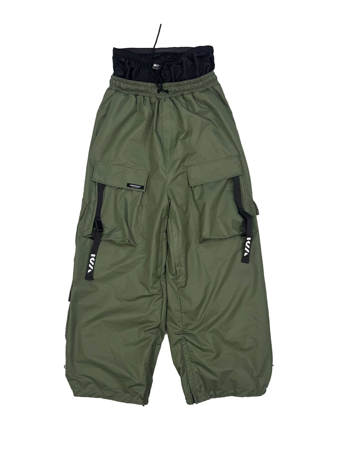 Men's snow pants by Les Odettes, Keep Money Mountain Chill Baggy snow pants, featuring a relaxed fit and winter-ready material.