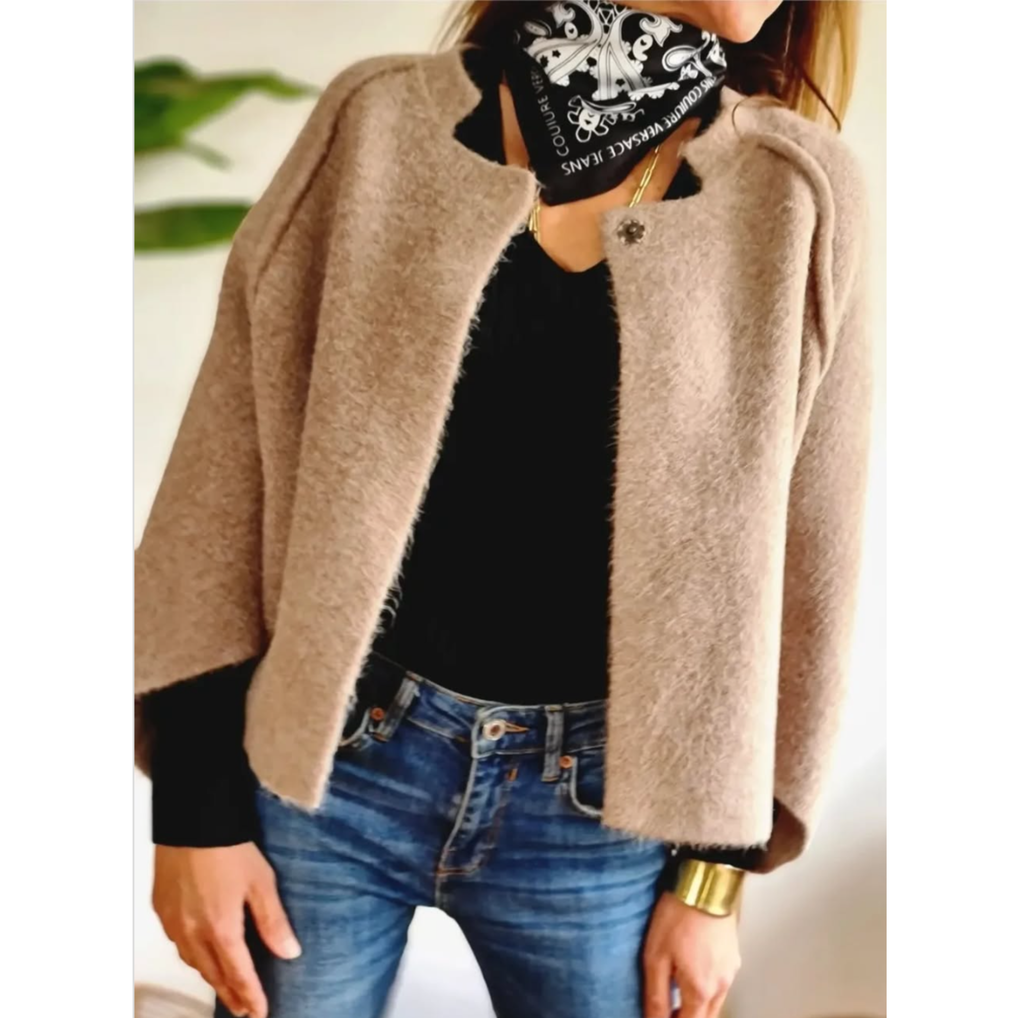 Veloura™ elegant coat by Les Odettes, showcasing a timeless, sophisticated design with a tailored fit and classic style.