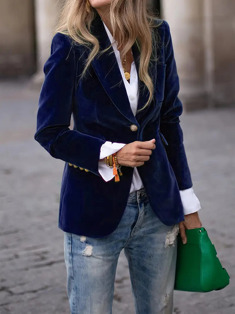 Les Odettes Carole™ velvet blazer in elegant navy, featuring tailored fit and classic lapel, styled on a model.