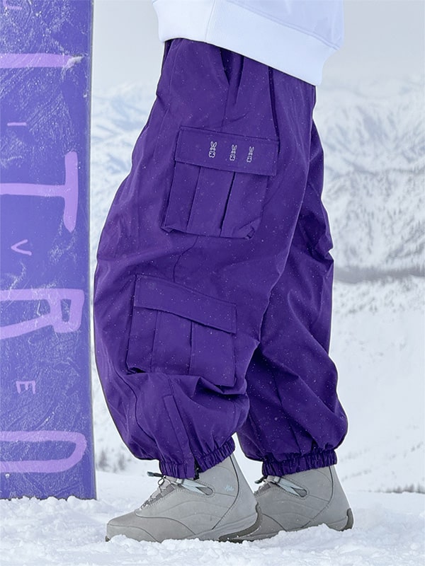 Men's Les Odettes Rabbit Snow Prime Cargo snowboard pants in black with multiple pockets and relaxed fit, suitable for winter snowboarding.