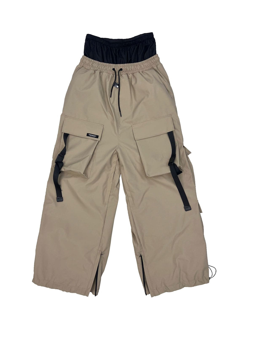 Men's snow pants by Les Odettes, Keep Money Mountain Chill Baggy style, featuring insulated, relaxed-fit snow trousers for winter outdoor activities.
