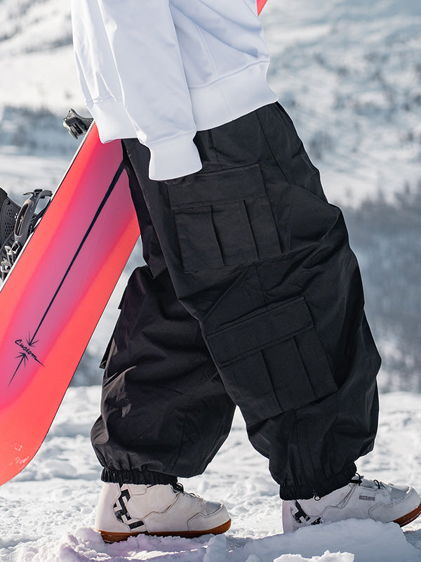 Men's Les Odettes Snow Prime Cargo snowboard pants in black, baggy style with multiple pockets and snow-resistant fabric.