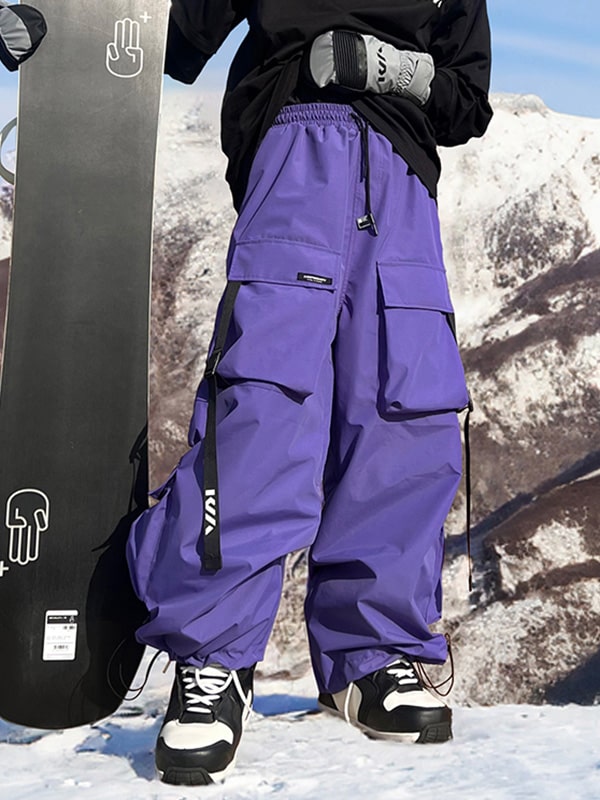Men's Les Odettes snow pants with a relaxed fit, mountain-inspired design, and baggy style for winter snowboarding or skiing.
