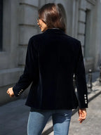 Elegant velvet blazer by Les Odettes, featuring a tailored fit with sleek lapels and rich fabric in a stylish, sophisticated design.