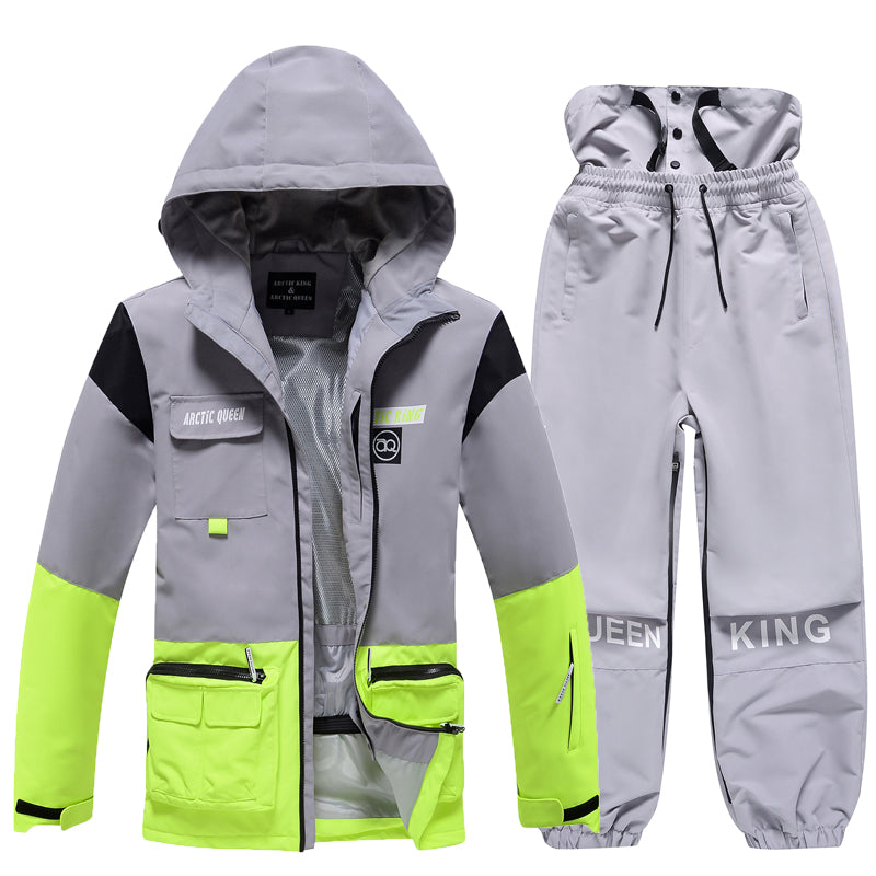 Men's Arctic King winter sport snowboard suit by Les Odettes, includes snow jacket and pants set for men, suitable for freestyle snowboarding.