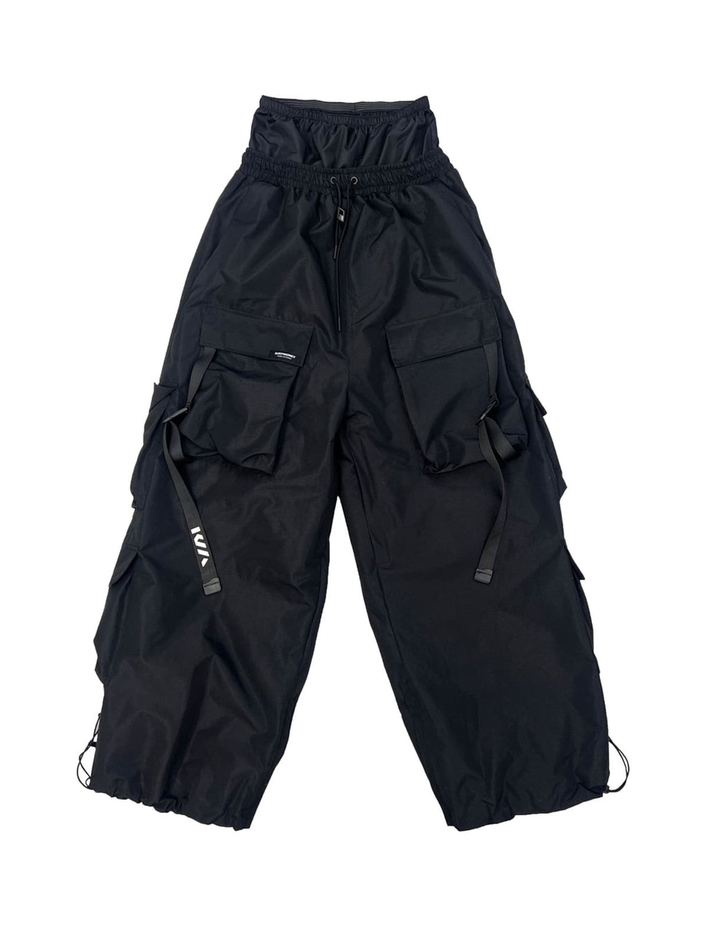 Men's Les Odettes snow pants with a relaxed fit, mountain chill design, and baggy style, ideal for winter outdoor activities.