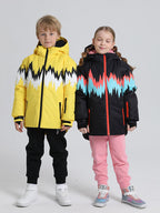 Boy and girl wearing Les Odettes Phibee Lightning Duck Down snow jackets, kids' winter outerwear with colorful design and insulated warmth.