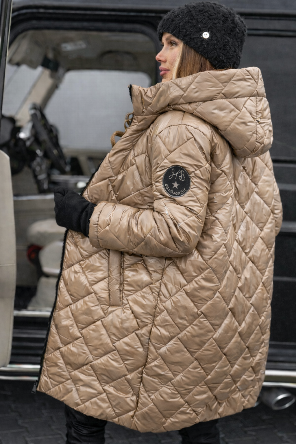 Les Odettes Riley™ quilted coat with a padded, stylish design shown in the image.