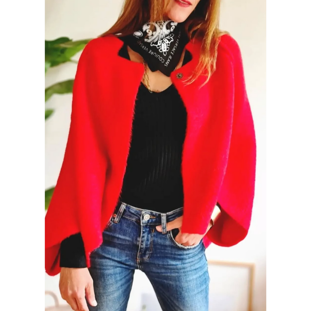 Les Odettes Veloura™ elegant coat with classic design, featuring a tailored fit and timeless charm, perfect for stylish outerwear.