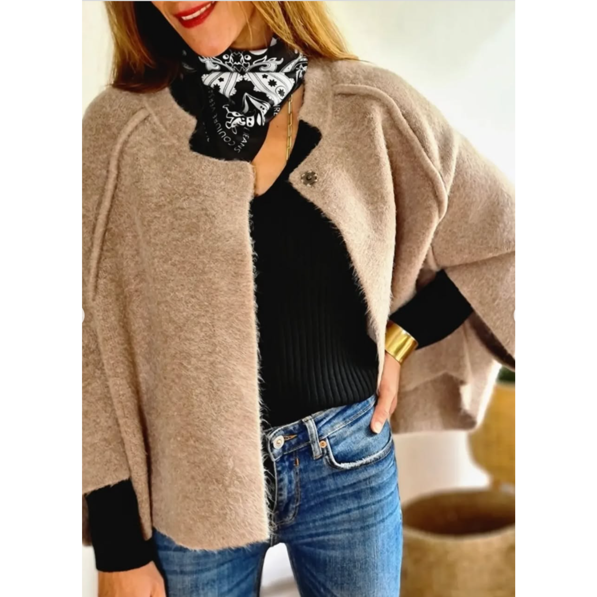 Veloura™ elegant coat from Les Odettes featuring a classic design, tailored fit, and sophisticated style for chic winter wear.