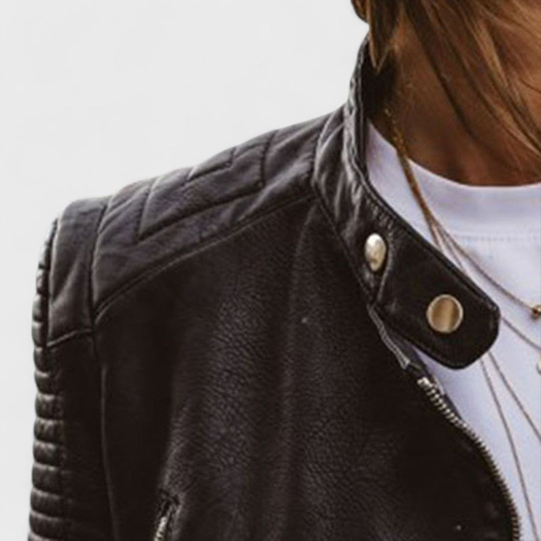 Les Odettes Mandy™ elegant jacket in stylish leather, shown on a model with a sleek design and classic fit.