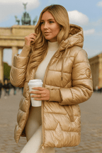 Les Odettes Raven™ stylish winter coat displayed on a model, featuring a sleek design and warm fabric for cold weather.