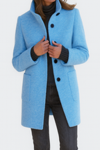Les Odettes Camila™ women's coat in classic beige, tailored fit with a collar and button closure, displayed on a mannequin.
