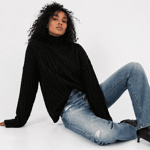 Elegant Women’s Knit Sweater – Classic Round Neck Style