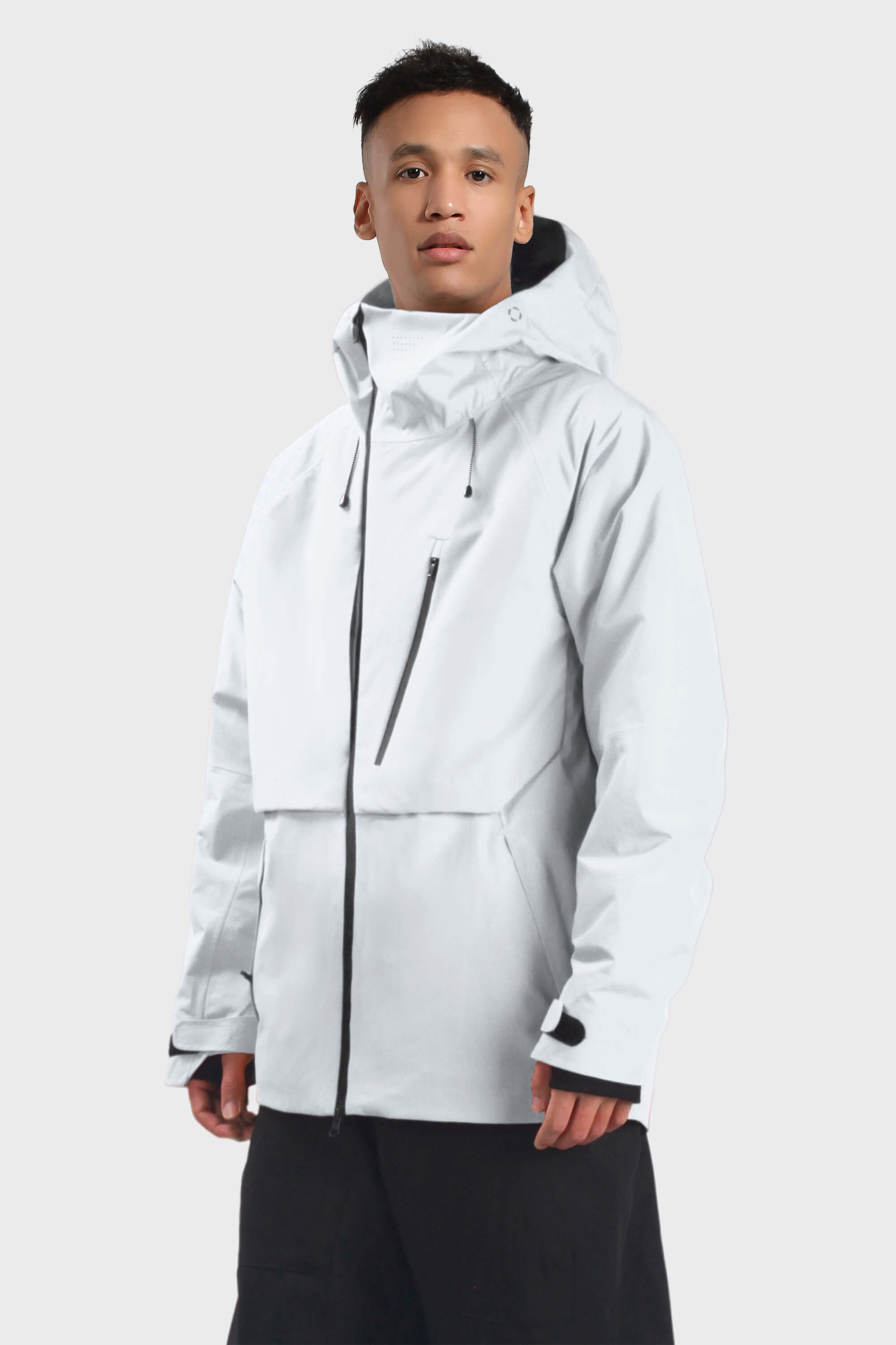 Men's camouflage snow jacket by Les Odettes with face vent, multi-pocket design, fully waterproof, ideal for winter outdoor activities.