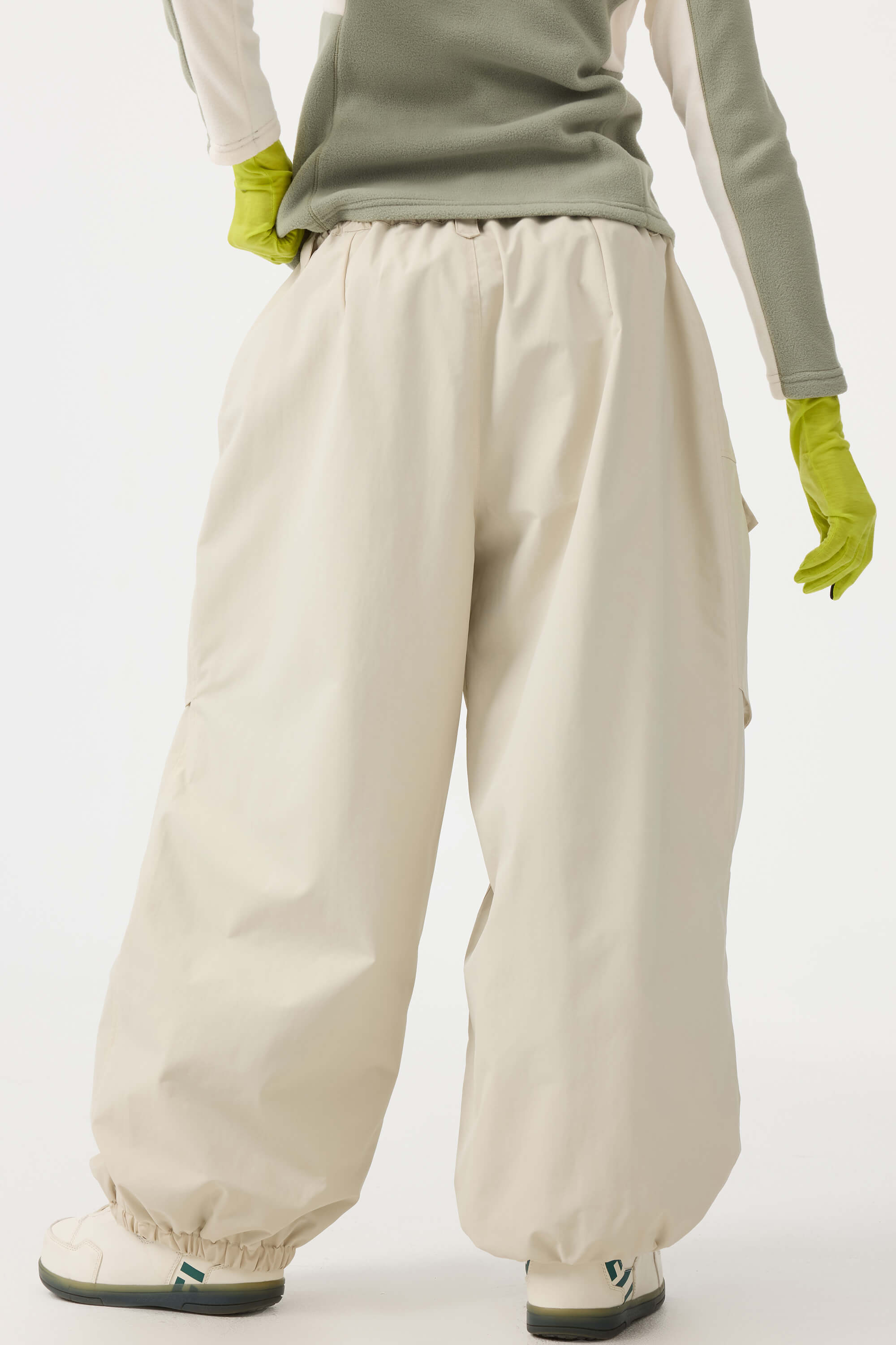 Women's black baggy utility snow pants by Les Odettes, wear-resistant and designed for winter outdoor activities.