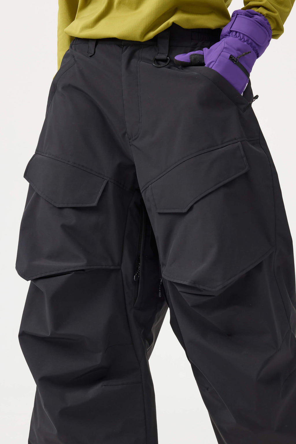 Women's black baggy utility snow pants by Les Odettes, wear-resistant fabric, with adjustable waist and multiple pockets.