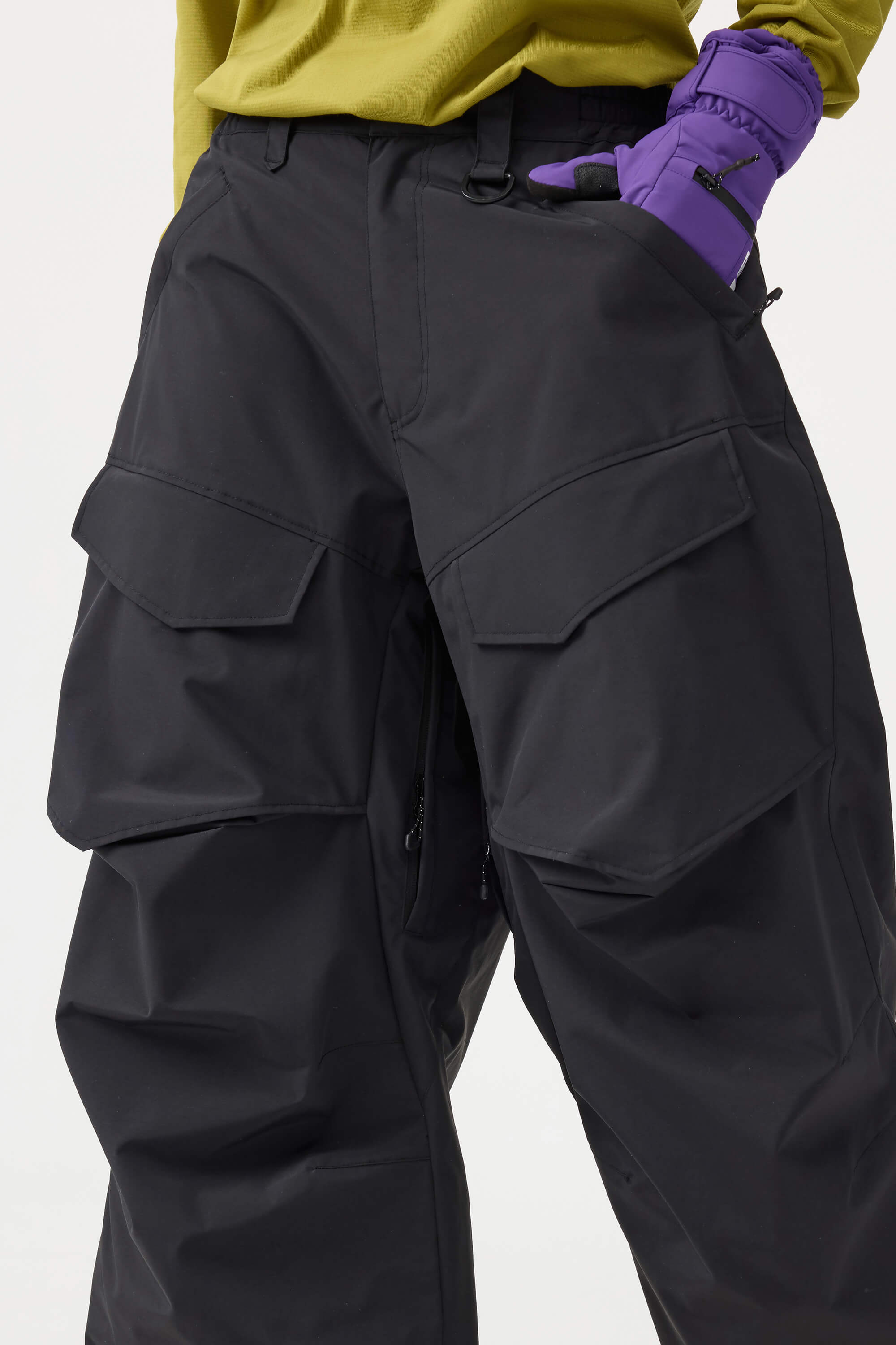 Women's black baggy utility snow pants by Les Odettes, wear-resistant fabric, with adjustable waist and multiple pockets.