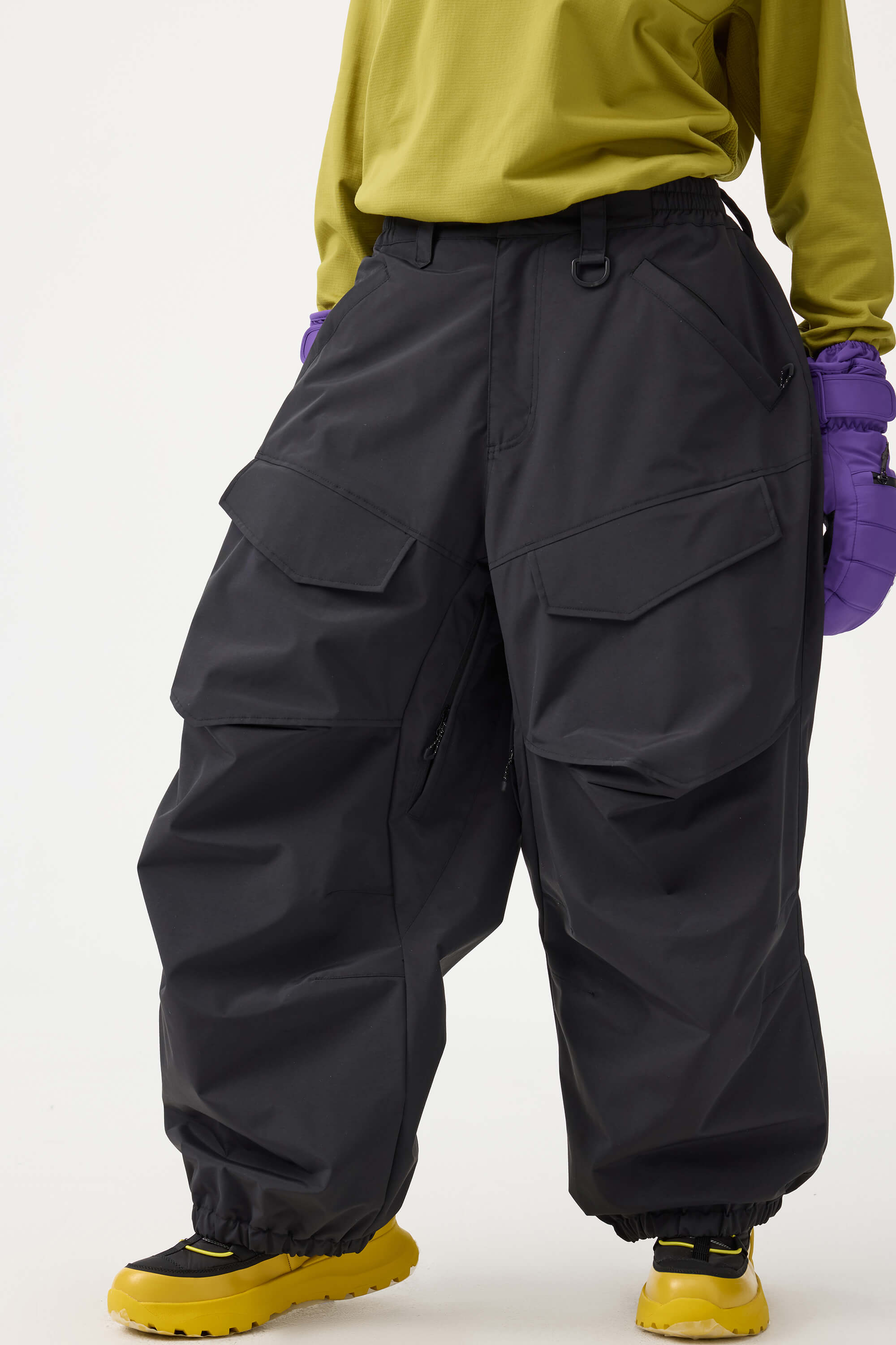 Women's black baggy utility snow pants by Les Odettes, wear-resistant winter pants with durable fabric and functional design.