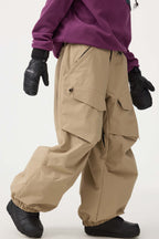 Women's black baggy utility snow pants by Les Odettes with wear-resistant fabric, suitable for winter outdoor activities.