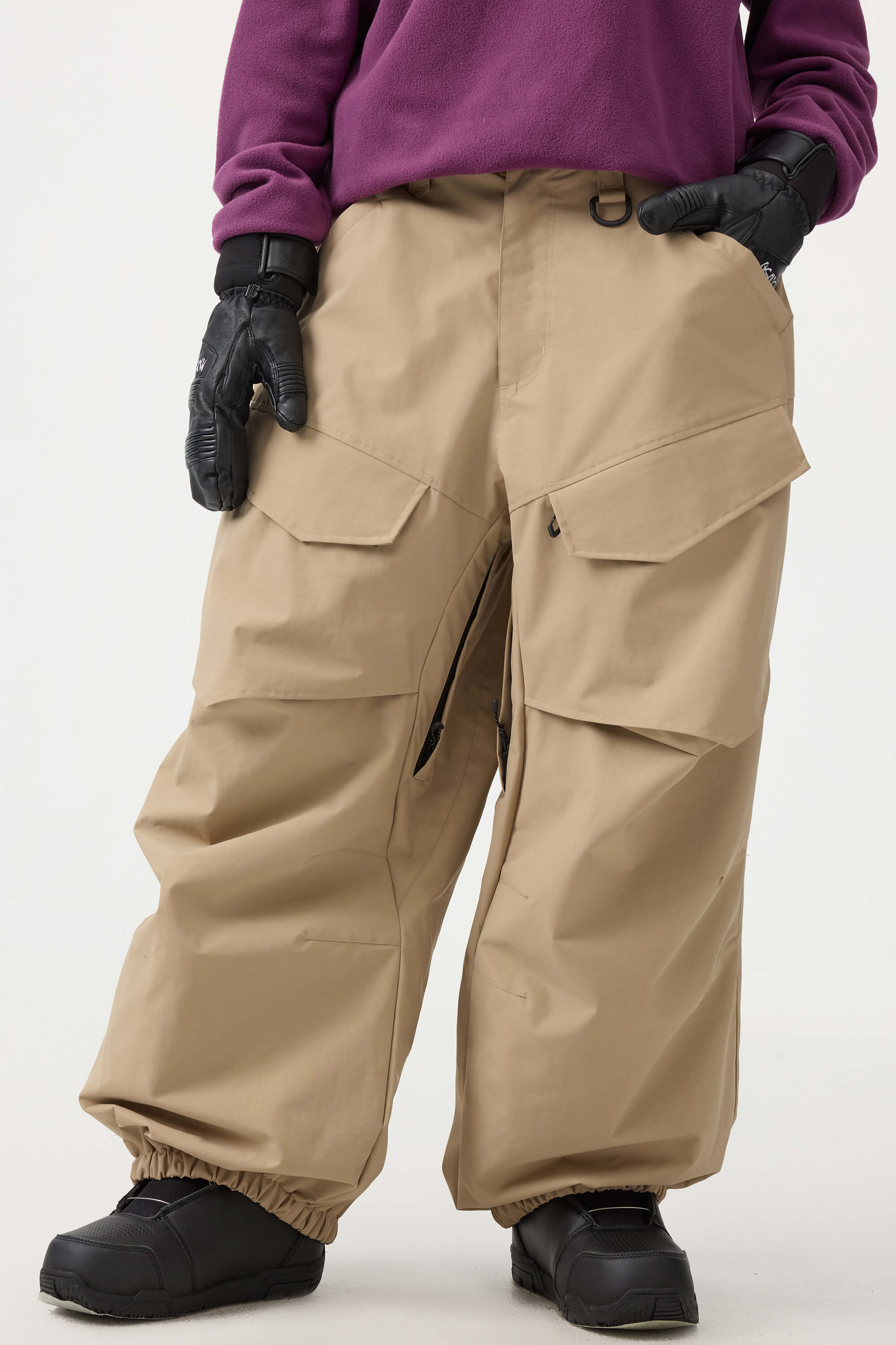 Women's black baggy utility snow pants by Les Odettes, wear-resistant fabric, suitable for winter outdoor activities.