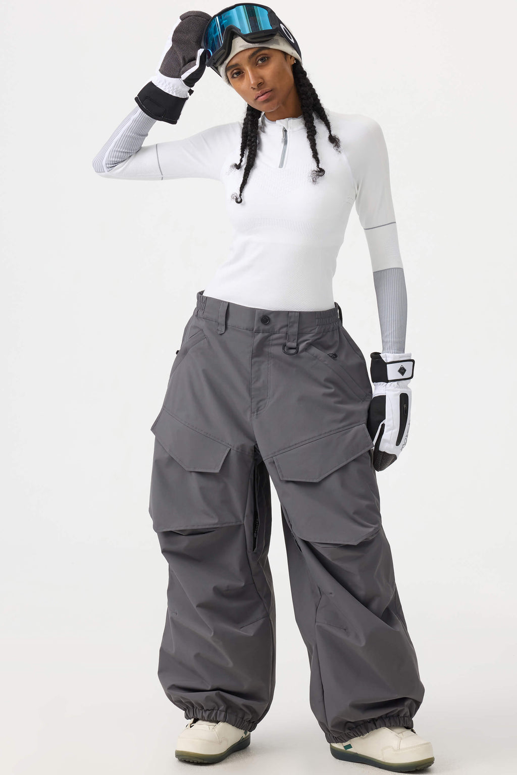 Women's black baggy utility snow pants by Les Odettes, durable and wear-resistant for winter outdoor activities.