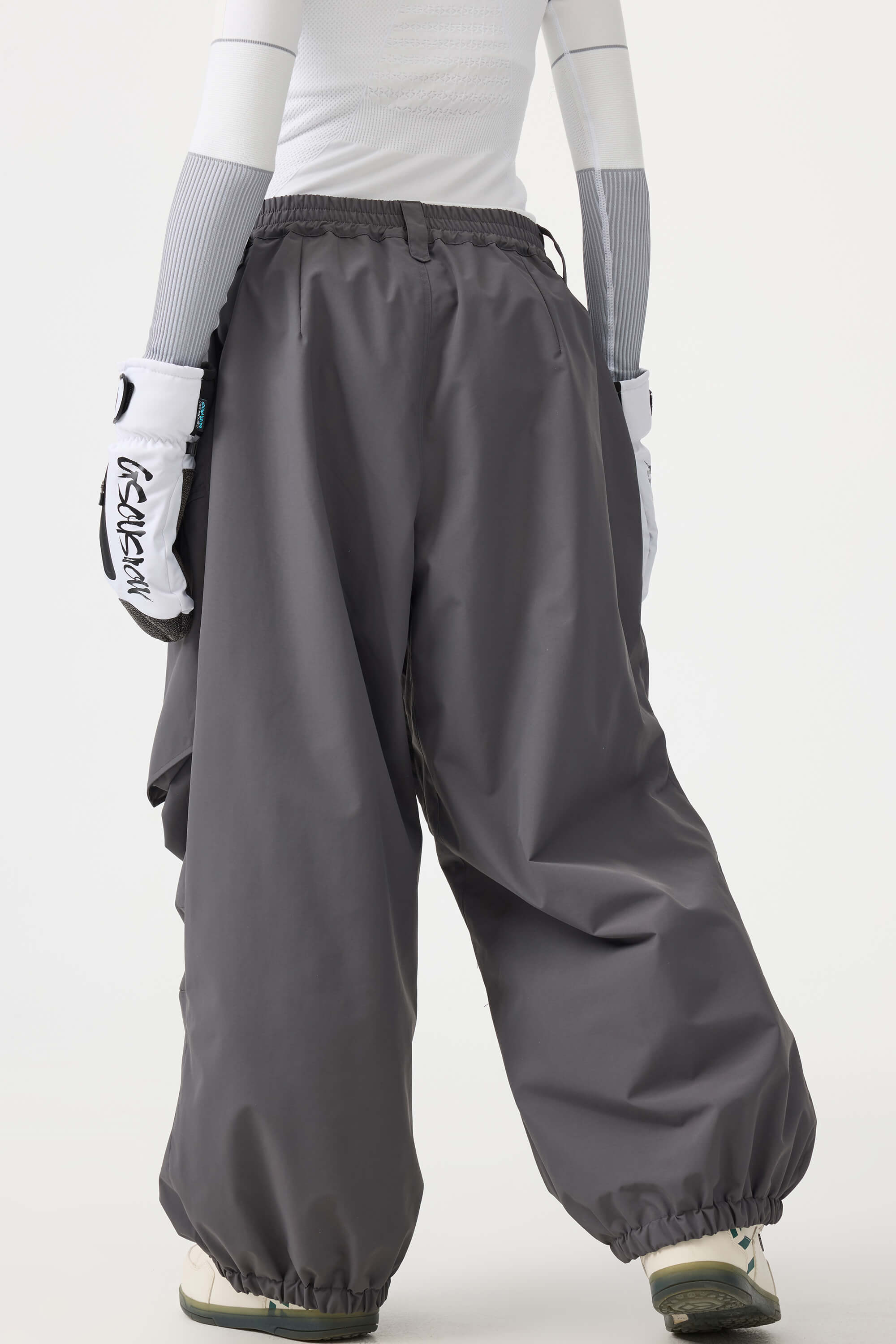 Women's black utility snow pants by Les Odettes with a baggy fit, wear-resistant fabric, suitable for winter outdoor activities.