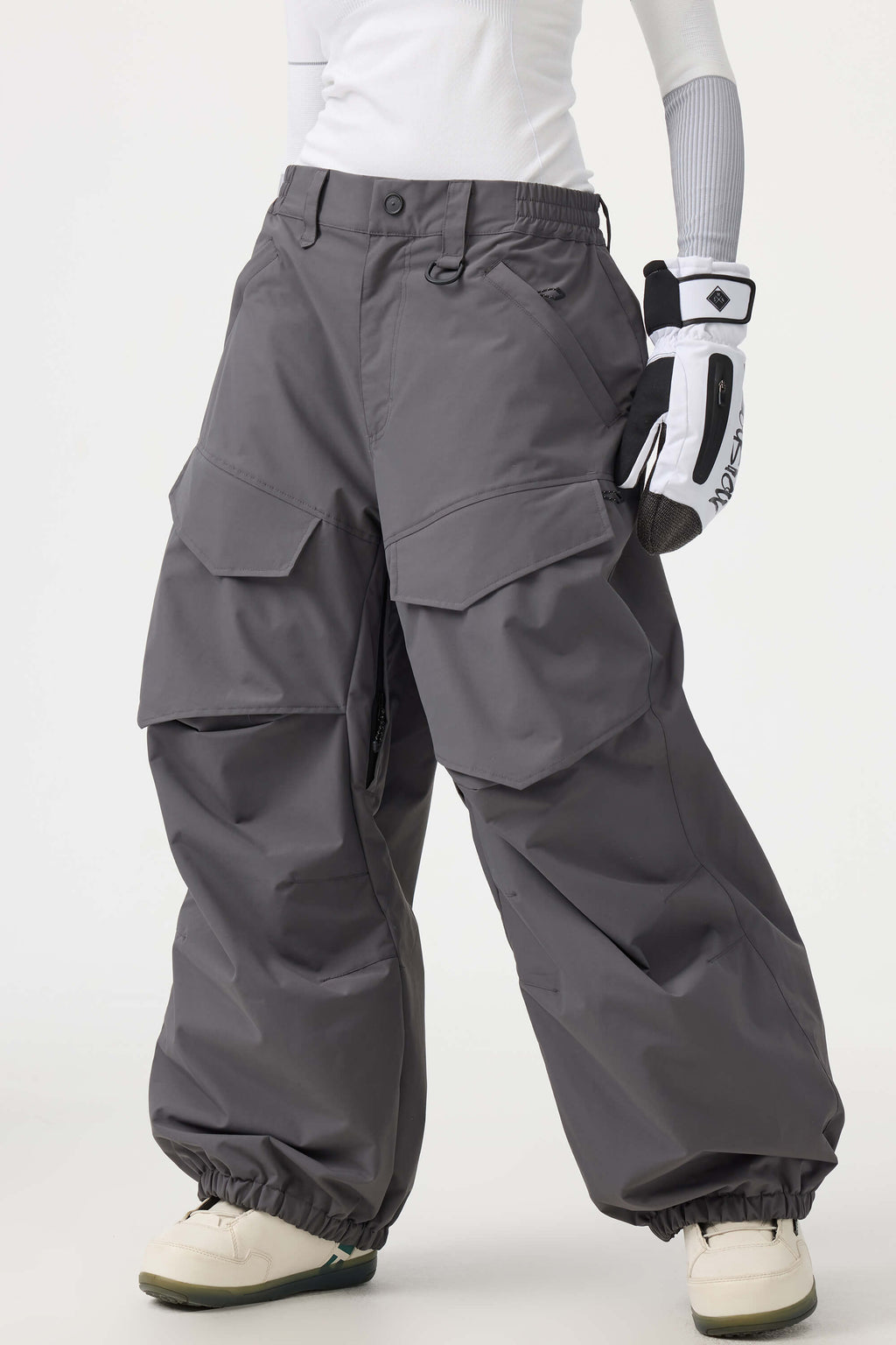 Women's black baggy utility snow pants by Les Odettes, wear-resistant with a loose fit and practical design for winter outdoor activities.