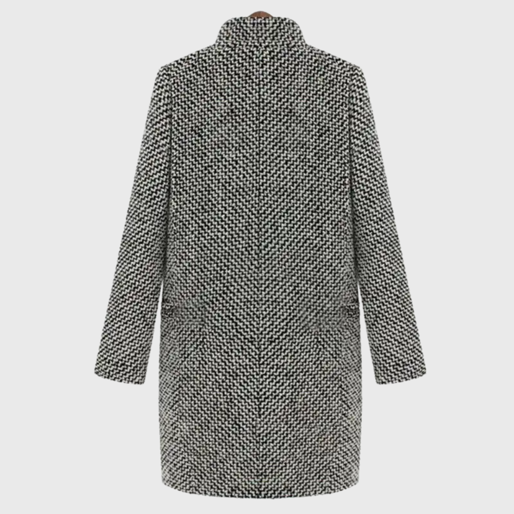 Les Odettes Herlie™ warm winter coat in cozy fabric, featuring a stylish design perfect for cold weather.