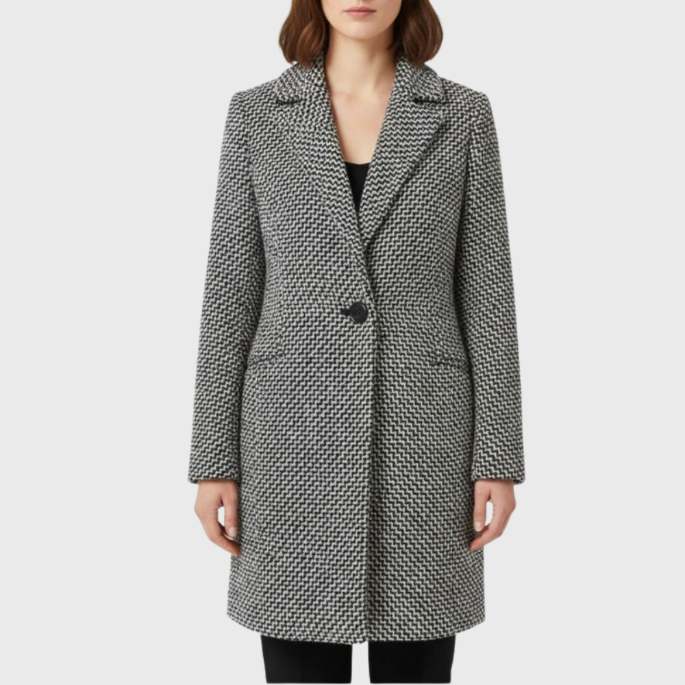 Herlie™ warm winter coat by Les Odettes, showing a stylish insulated coat with a hood, perfect for cold weather.
