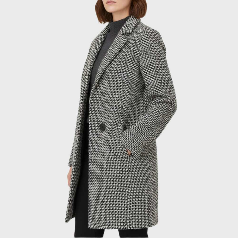 Herlie™ warm winter coat by Les Odettes featuring a cozy, insulated design with a hood and stylish details.