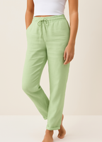 Women’s linen blend trousers by Les Odettes featuring a regular fit and breathable fabric, shown on a model.