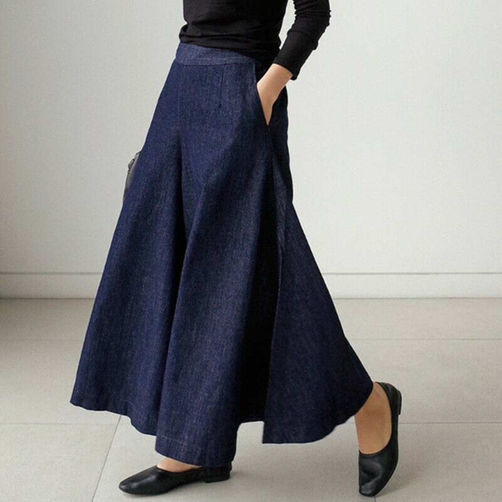 Women’s Les Odettes Ingebord wide-leg trousers with relaxed fit and mid-rise waist, shown in a neutral fabric.