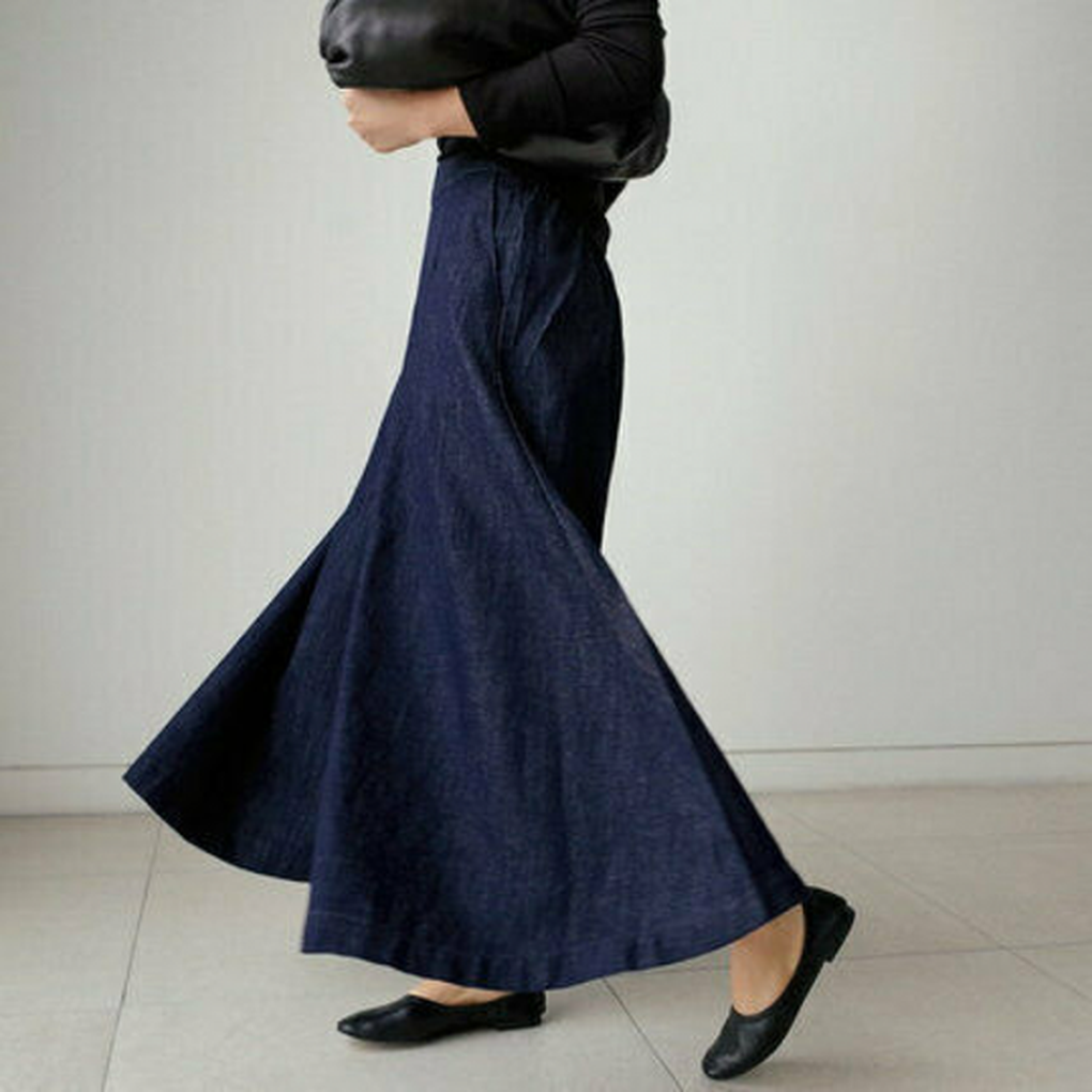 Women’s wide-leg trousers by Les Odettes with a relaxed fit and mid-rise waist, shown in a neutral fabric in this image.