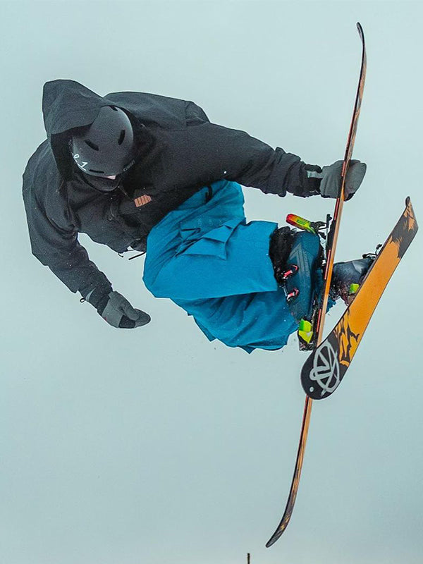Men's Les Odettes Rabbit Snow Prime cargo snowboard pants, baggy fit, durable snowboarding gear with waterproof features.