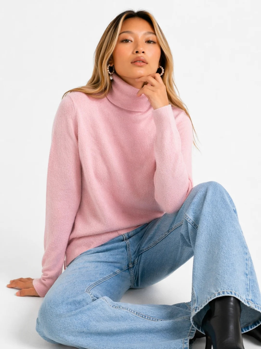Women’s Fine-Knit Turtleneck Sweater – Slim Hip-Length Fit