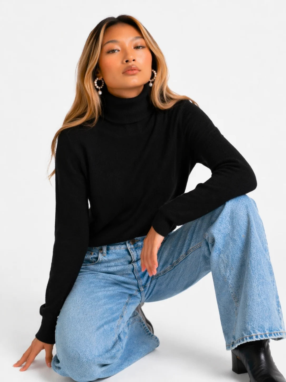 Women’s Fine-Knit Turtleneck Sweater – Slim Hip-Length Fit