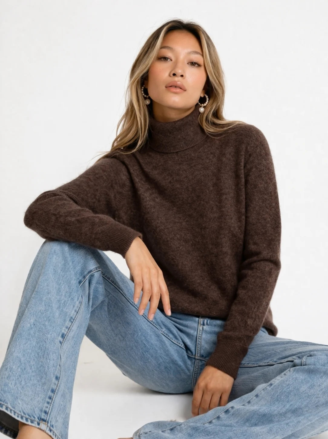 Women’s Fine-Knit Turtleneck Sweater – Slim Hip-Length Fit