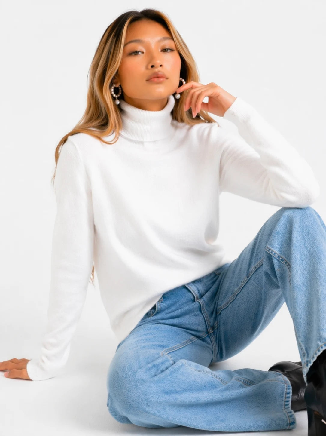 Women’s Fine-Knit Turtleneck Sweater – Slim Hip-Length Fit