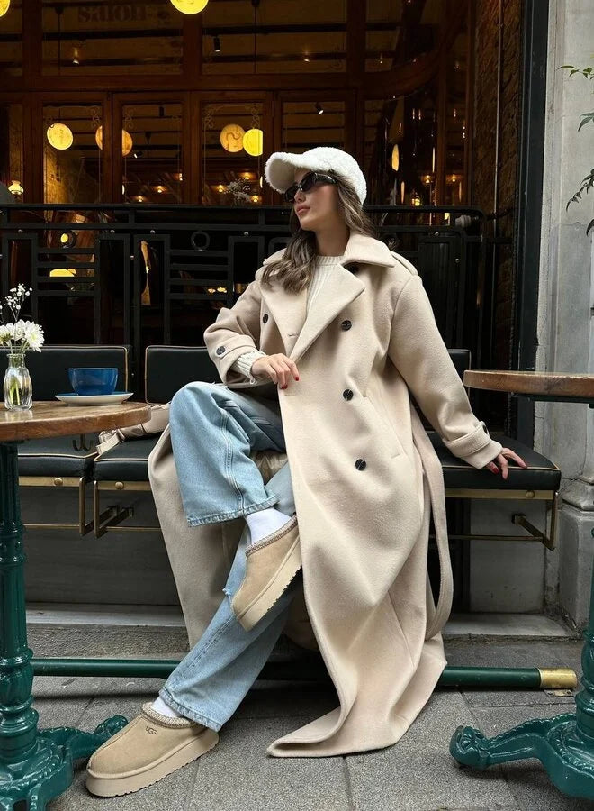 Ramona™ Elegant Coat by Les Odettes, stylish winter outerwear in a chic design with a button-up front and tailored fit.