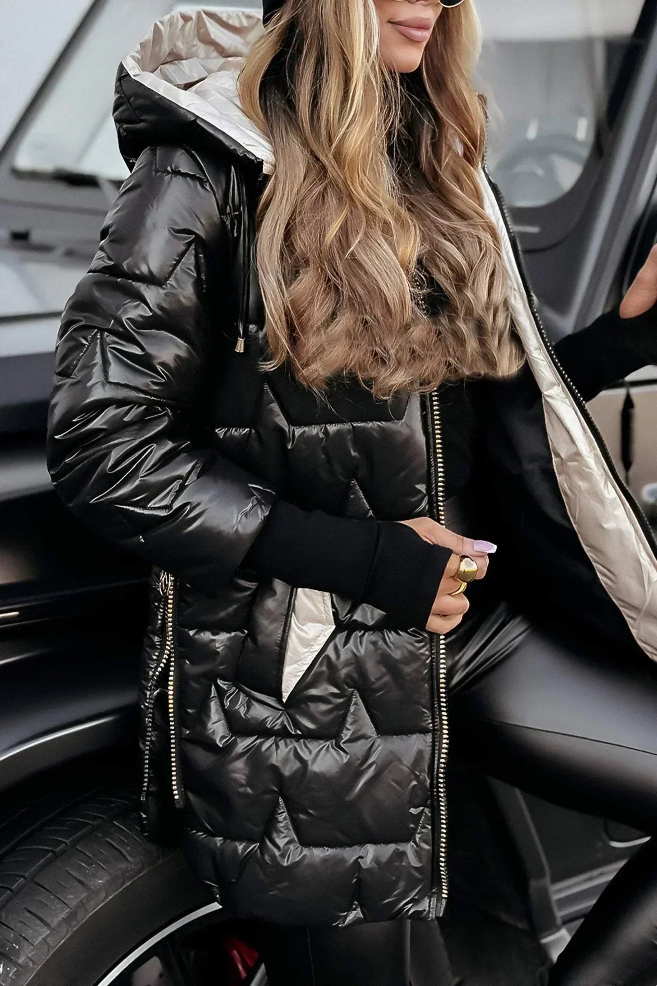Raven™ stylish winter coat by Les Odettes featuring a warm, modern design with a high collar and quilted fabric for cold weather.