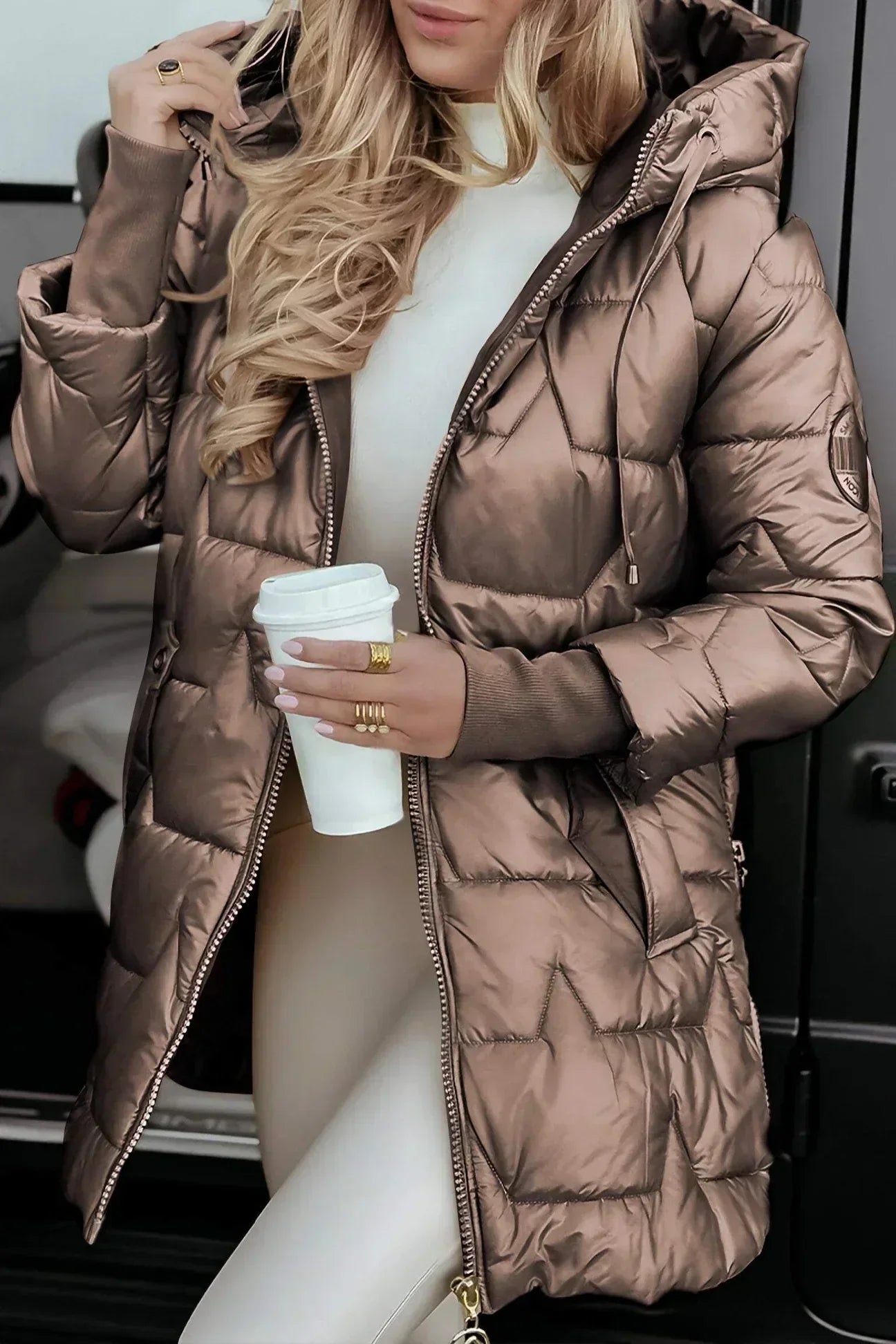 Stylish Raven™ winter coat by Les Odettes featuring a sleek design, warm fabric, and modern silhouette.